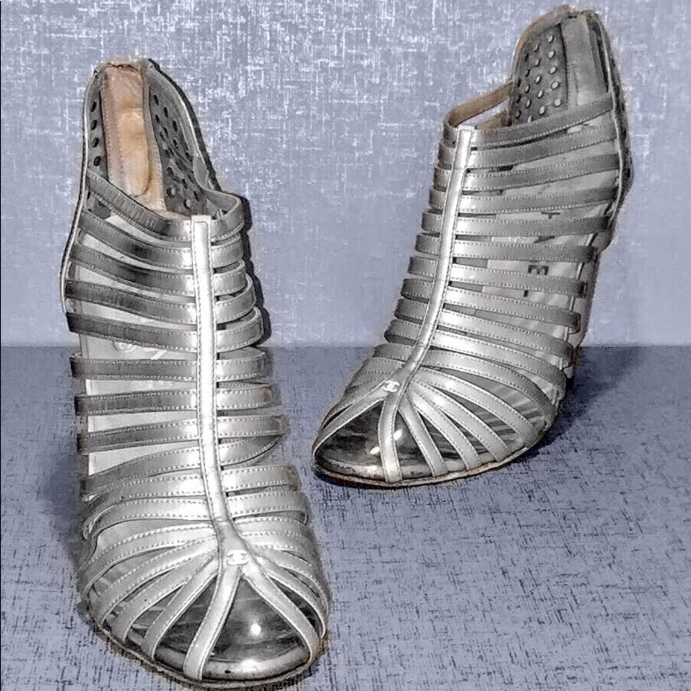 Chanel cruise pumps
